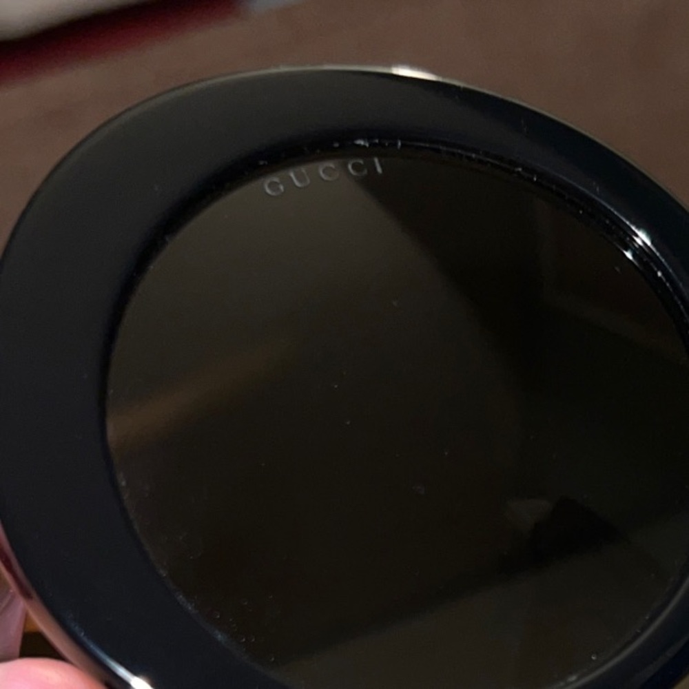 Gucci Black Sunglasses with Logo Case Big face🔥🔥🔥 make a offer. These are new😎 - Picture 4 of 9
